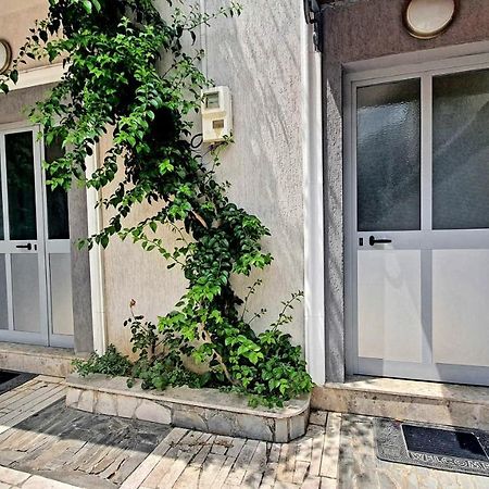 A Cheerful Villa With Free Parking Space Tiranë Ngoại thất bức ảnh