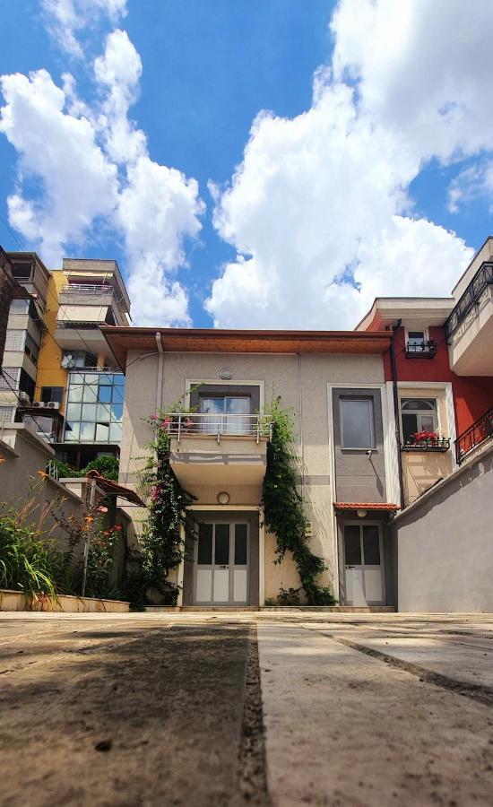 A Cheerful Villa With Free Parking Space Tiranë Ngoại thất bức ảnh