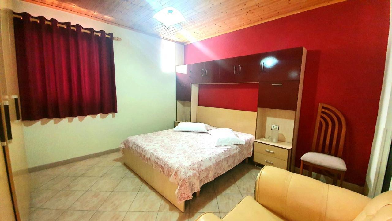 A Cheerful Villa With Free Parking Space Tiranë Ngoại thất bức ảnh