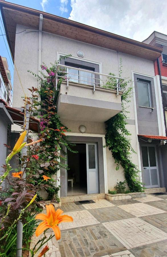 A Cheerful Villa With Free Parking Space Tiranë Ngoại thất bức ảnh