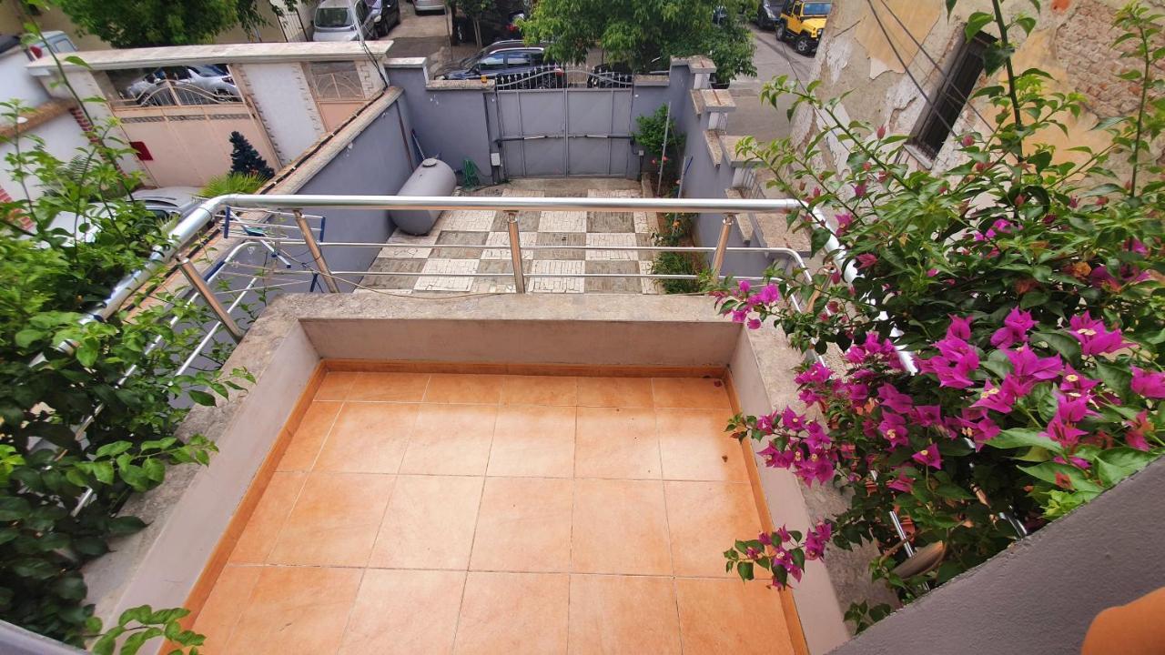 A Cheerful Villa With Free Parking Space Tiranë Ngoại thất bức ảnh