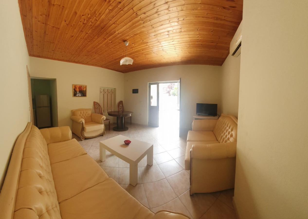 A Cheerful Villa With Free Parking Space Tiranë Ngoại thất bức ảnh